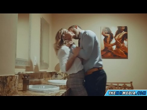 ❤️ Quando una bionda formosa ti seduce in un bagno pubblico Video di sesso di qualitàal it.shufflesex-com.ru